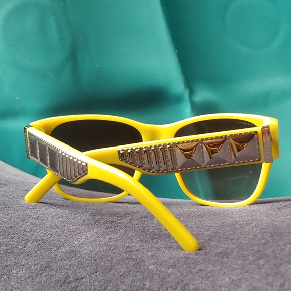 Burberry Women Green & Gunmetal Sunglasses - Picture 3 of 6